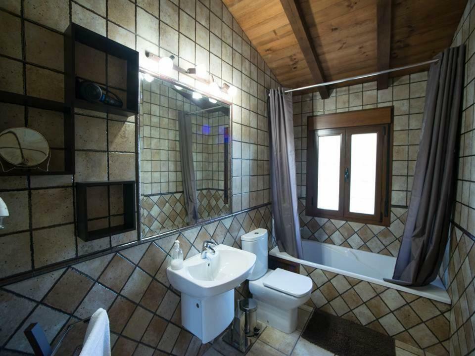 Casa Rural Apartamento Las Malpicas Navaconcejo Eksteriør bilde